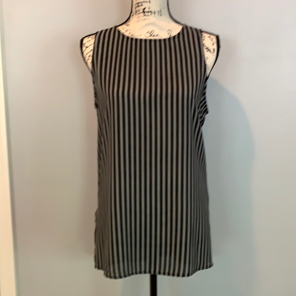 Black & white striped sleeveless top.